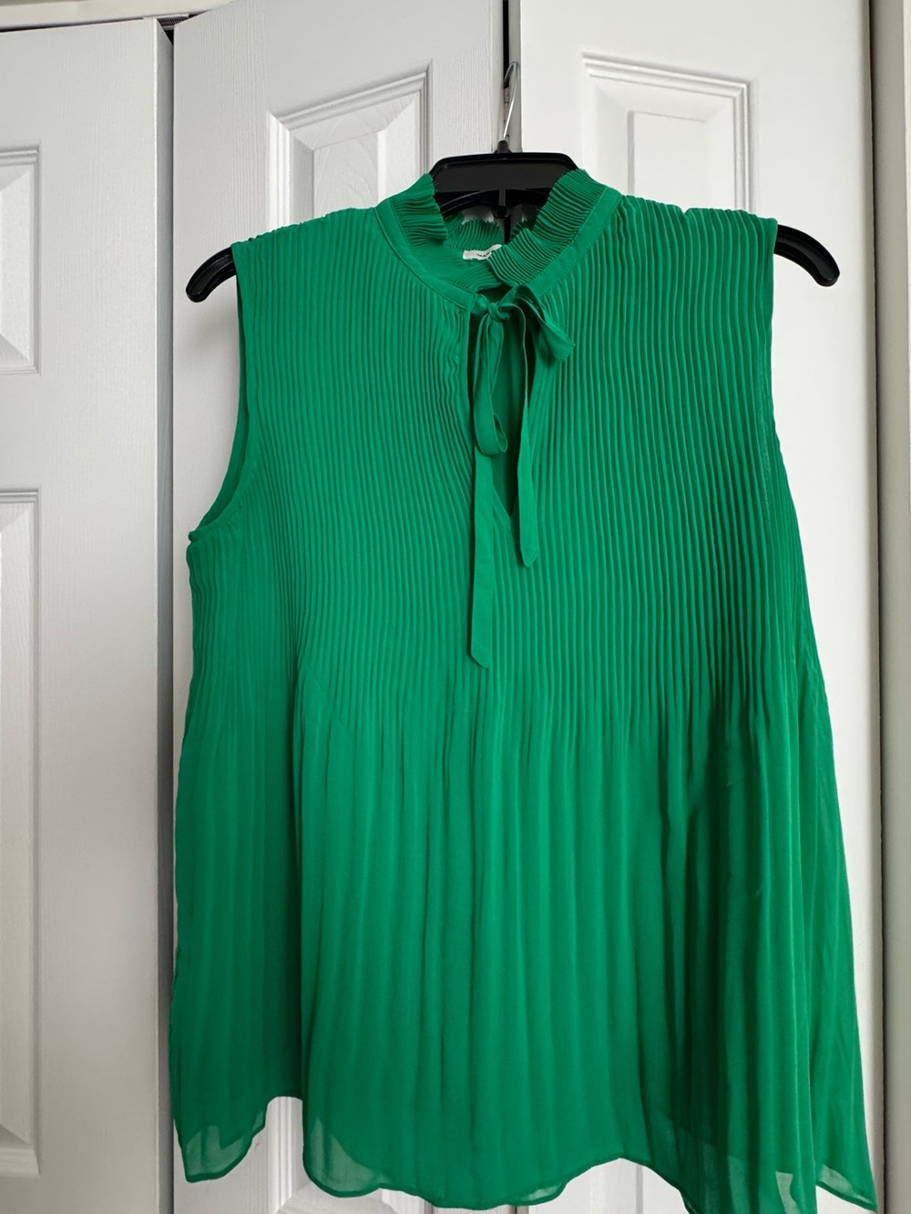 Max Studio Sleeveless Pleated Tie-Neck Blouse - Green